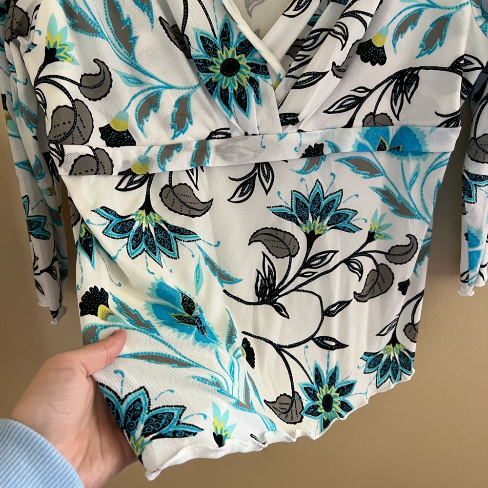 🔷I.E. PETITE: Women’s size PXL, multicolor floral v-neck 1/4 sleeve blouse🔷 - Picture 6 of 10